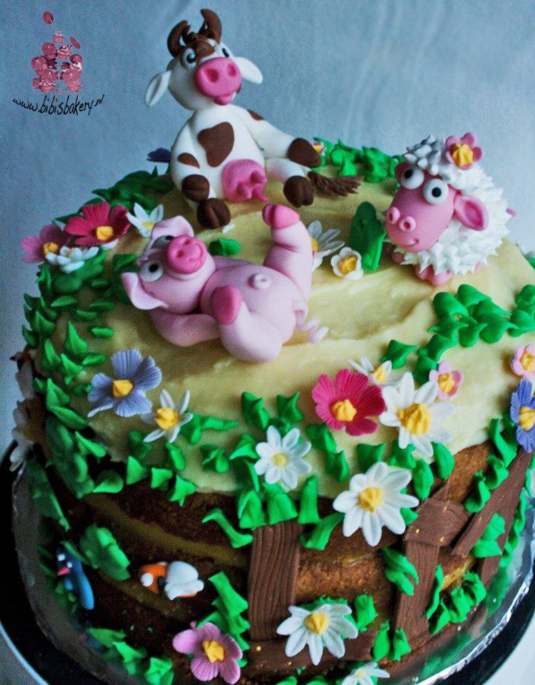 A Cow, Pig & a Sheep Lying in the Field - Farm Themed Cake